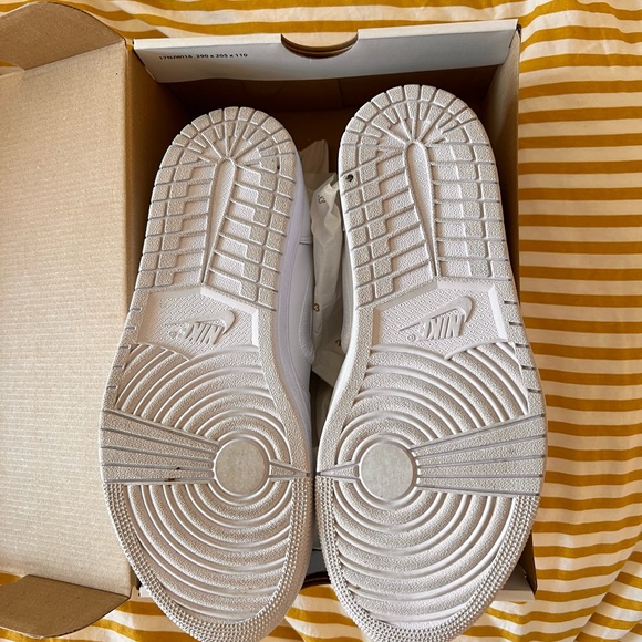 Women’s Air Jordan 1 ret low slip - Picture 6 of 11